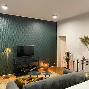 Cozy W/ King Bed Great For Discovering Appartement Luik